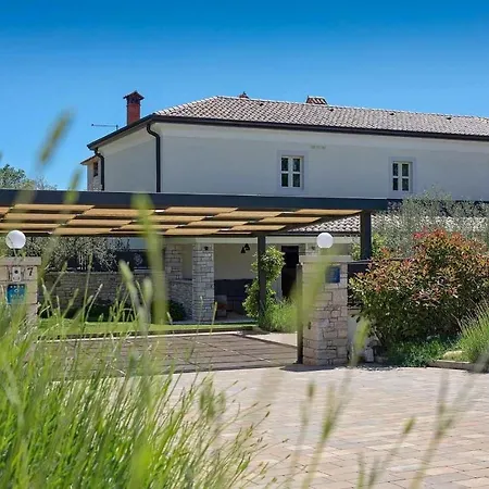 Lori Semesterbostad Poreč