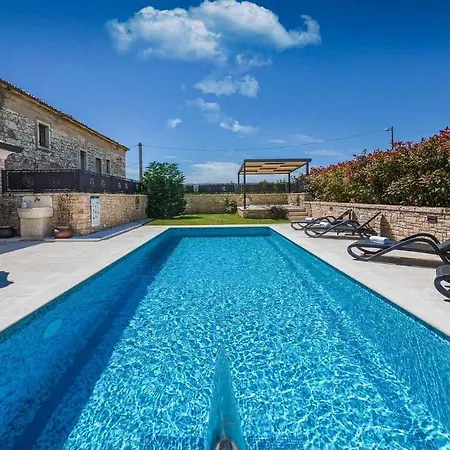 Lori Semesterbostad Poreč